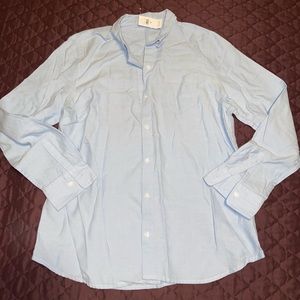 GAP size M light blue long sleeve button up blouse